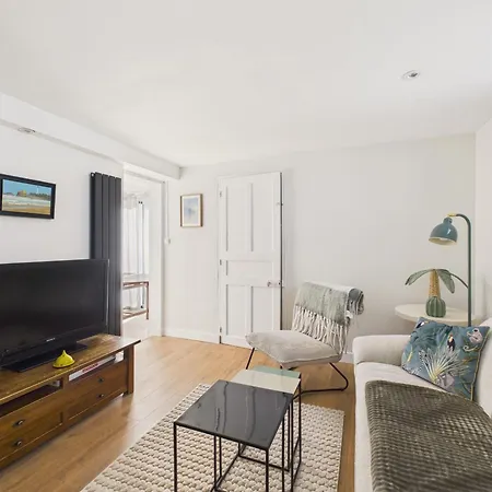 Maison Pour 6 Avec Jardin Proche Du Centre 펜션 생 질 크루아 드 비
