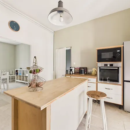 Maison Pour 6 Avec Jardin Proche Du Centre Hébergement de vacances *