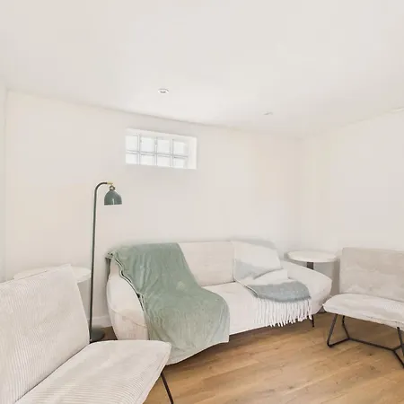 Maison Pour 6 Avec Jardin Proche Du Centre Hébergement de vacances *